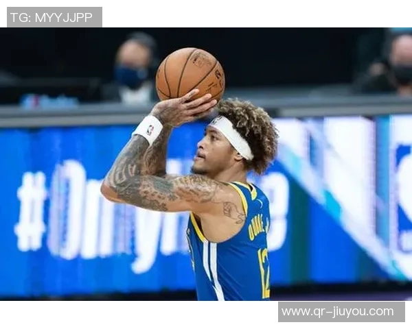 凯尔登半场表现出色6投4中贡献11分5篮板1助攻正负值高达16 凯尔登半场表现出色6投4中贡献11分5篮板1助攻正负值高达16