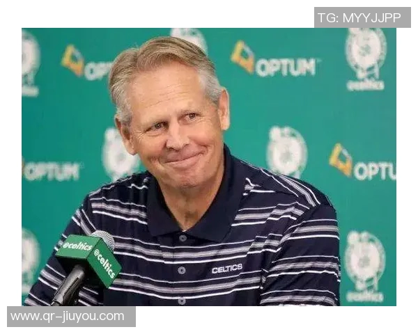 斯玛特称赞文班如同小孩般站在他身边期待他未来更大成就 斯玛特称赞文班如同小孩般站在他身边期待他未来更大成就