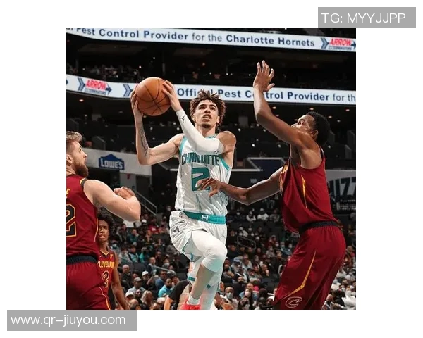 克尼佩尔展现全面实力半场9投5中斩获13分5篮板3抢断 克尼佩尔展现全面实力半场9投5中斩获13分5篮板3抢断