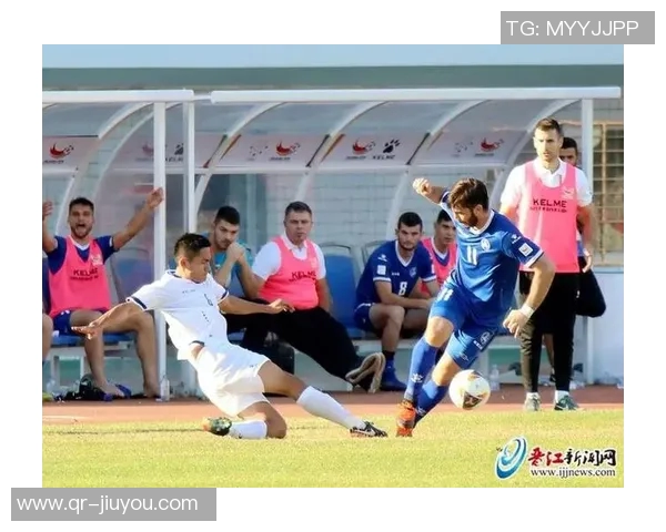 小杨激情泼水庆祝斯普利特首场胜利并获得比赛用球