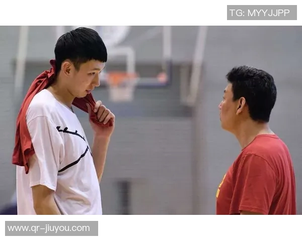 大洛专注卡位技巧努力为队友创造更好抢板机会