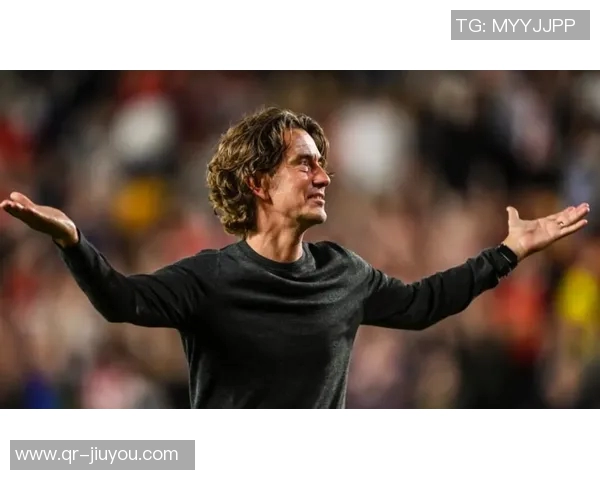 理查兹称赞马杜埃凯与本怀特右路默契配合展现全新风貌