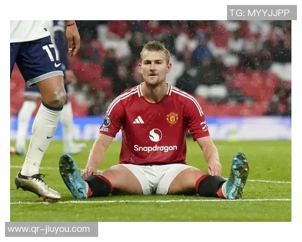 德里赫特成为曼联本赛季英超唯一全勤球员展现后防实力